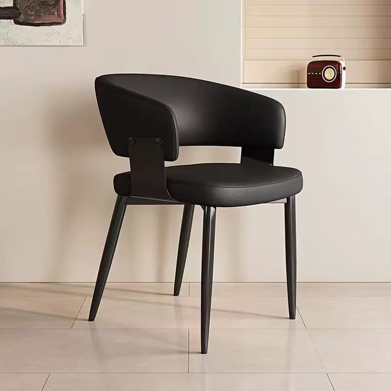 Silla Abanico, Con brazos, tapizado símil cuero negro — foto 2 de 8